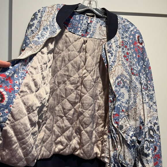 Free People Women’s Paisley Print Blue Bomber Jacket Size Large Zip Up - Picture 4 of 4
